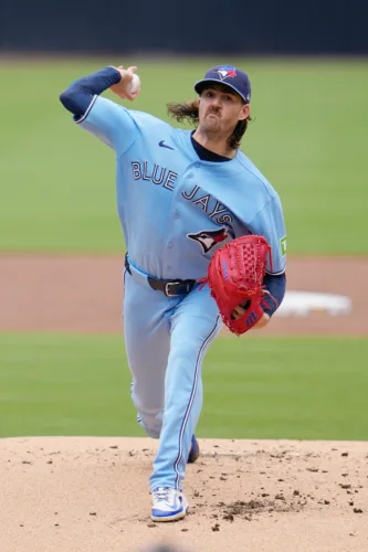 Cubs trade for pitcher Gausman